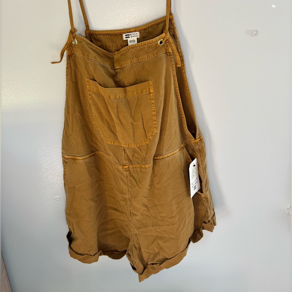 Billabong Women’s Wild Pursuit Short Overalls. Size Large. NWT